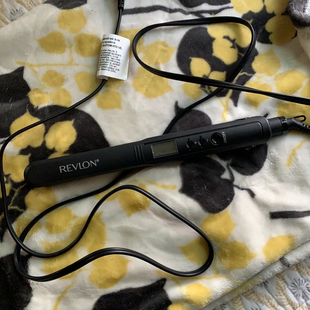 EUC Revlon Straightener